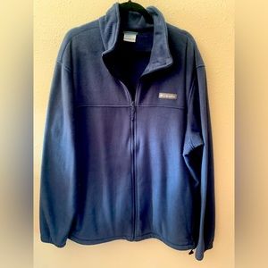 Columbia navy fleece jacket in size 3xlt. Great condition and ready for fall!